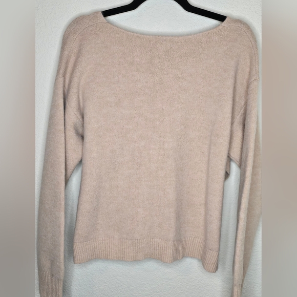 ANDRE'E By Unit Sweater - Picture 2 of 5